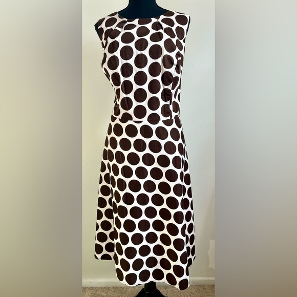 East 5th Woman Brown/White Polka Dot Flattering Dress 97% Cotton 3% Spandex  18W - Picture 2 of 7